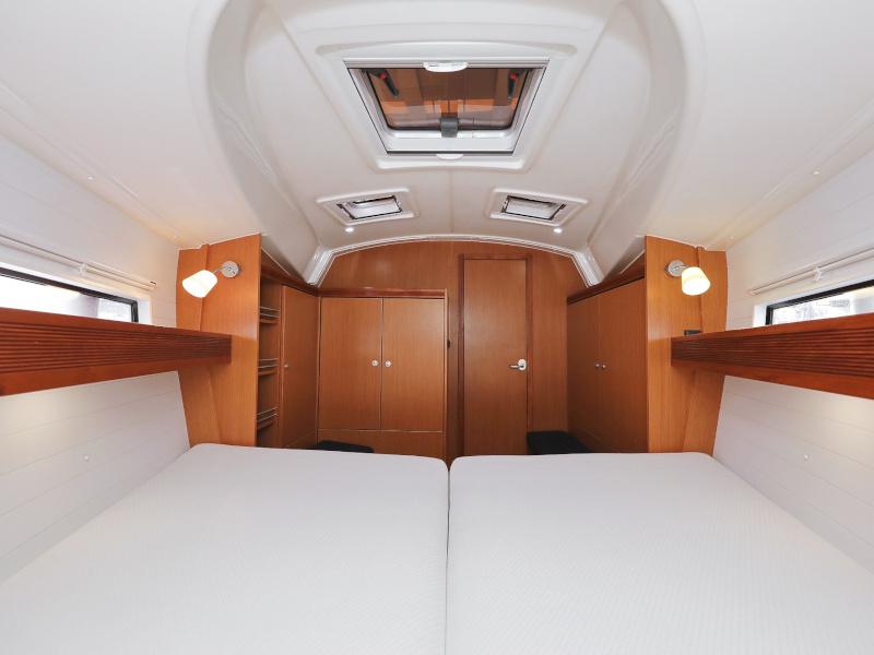 Book yachts online - sailboat - Bavaria 36 Cruiser - Petra M - rent