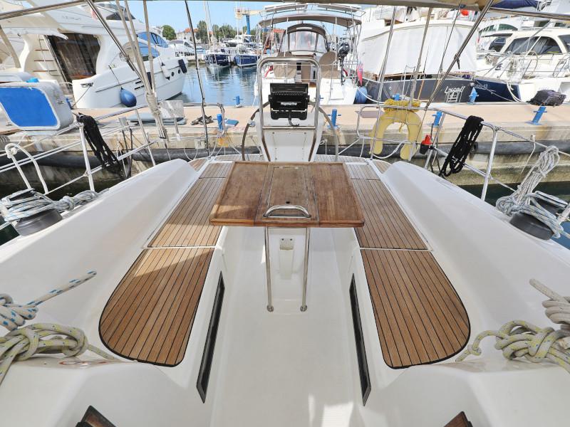 Book yachts online - sailboat - Bavaria 36 Cruiser - Petra M - rent