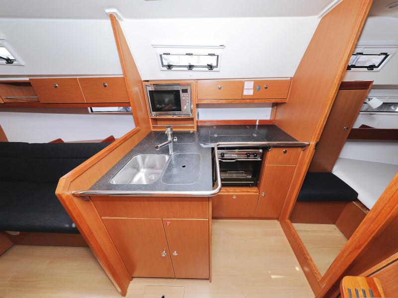 Book yachts online - sailboat - Bavaria 36 Cruiser - Petra M - rent