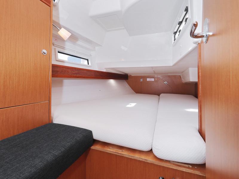 Book yachts online - sailboat - Bavaria 36 Cruiser - Petra M - rent