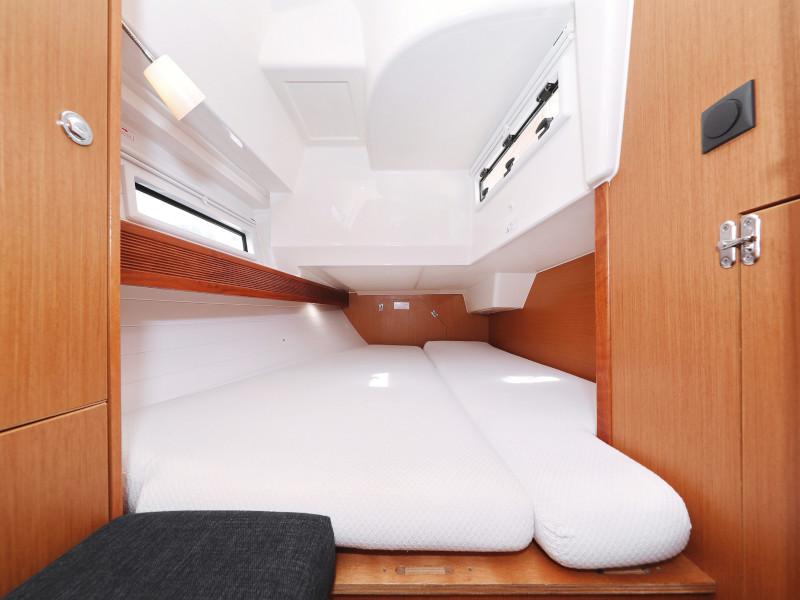 Book yachts online - sailboat - Bavaria 36 Cruiser - Petra M - rent