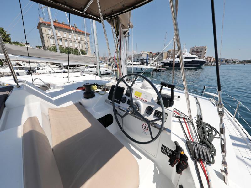 Book yachts online - catamaran - Bali 4.0.. - SO FAR SO GOOD - rent