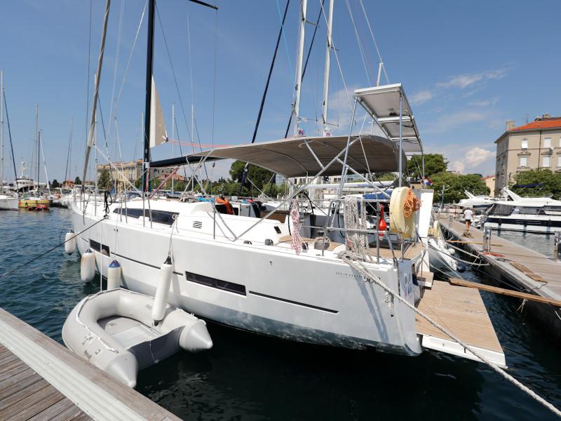 Book yachts online - sailboat - Dufour 560 - Anatoli - rent