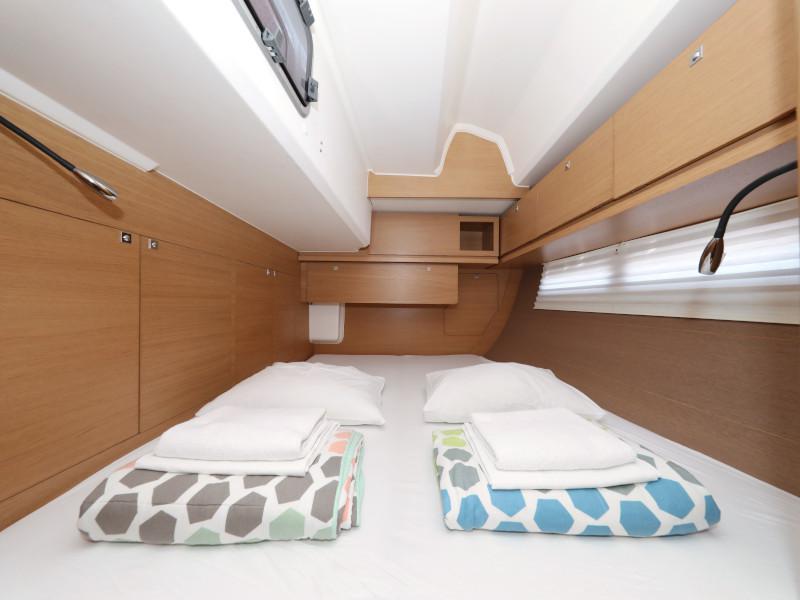 Book yachts online - sailboat - Dufour 560 - Anatoli - rent