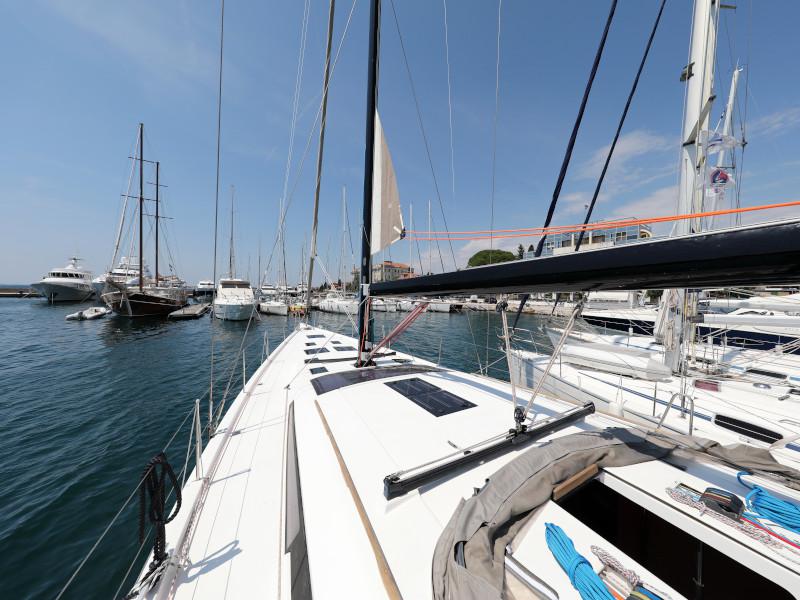 Book yachts online - sailboat - Dufour 560 - Anatoli - rent