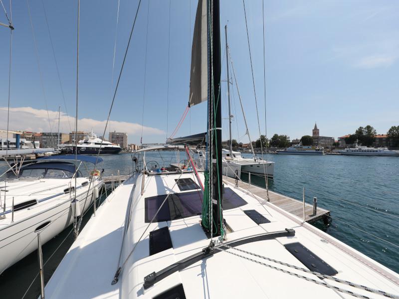 Book yachts online - sailboat - Dufour 560 - Anatoli - rent