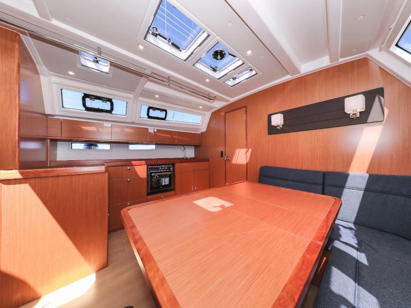 Book yachts online - sailboat - Bavaria Cruiser 46 - Jameson II - rent