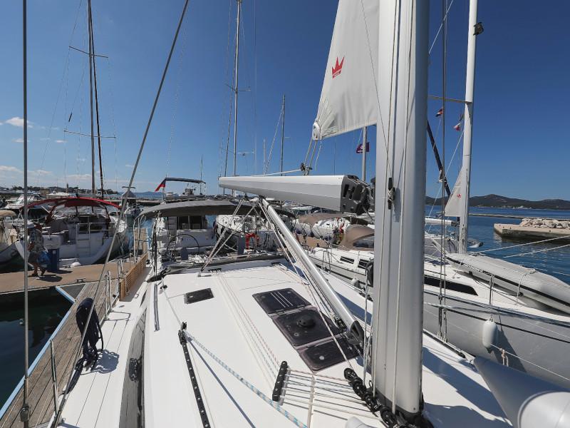 Book yachts online - sailboat - Bavaria Cruiser 46 - Jameson II - rent