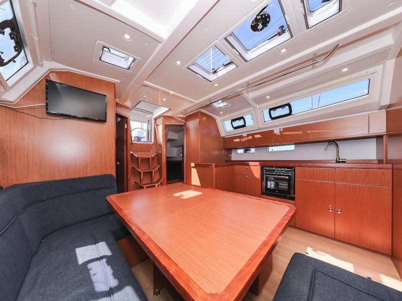 Book yachts online - sailboat - Bavaria Cruiser 46 - Jameson II - rent