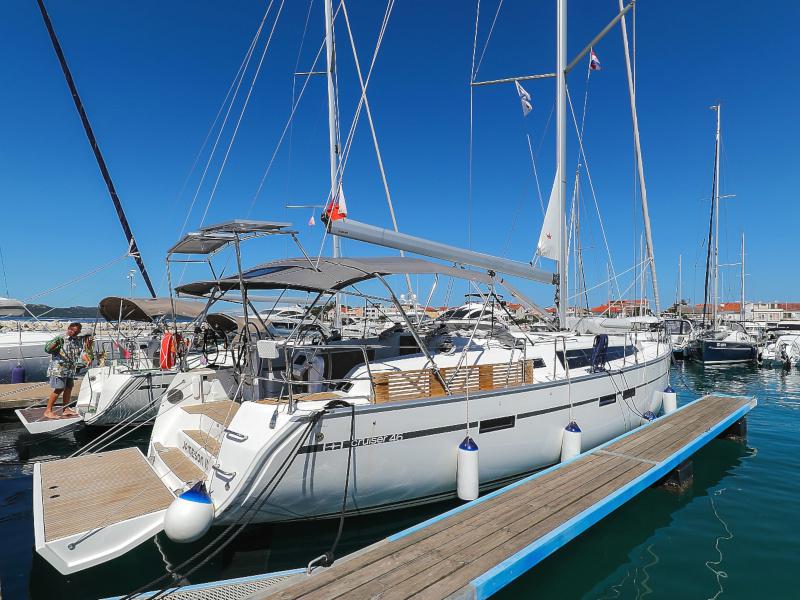 Book yachts online - sailboat - Bavaria Cruiser 46 - Jameson II - rent