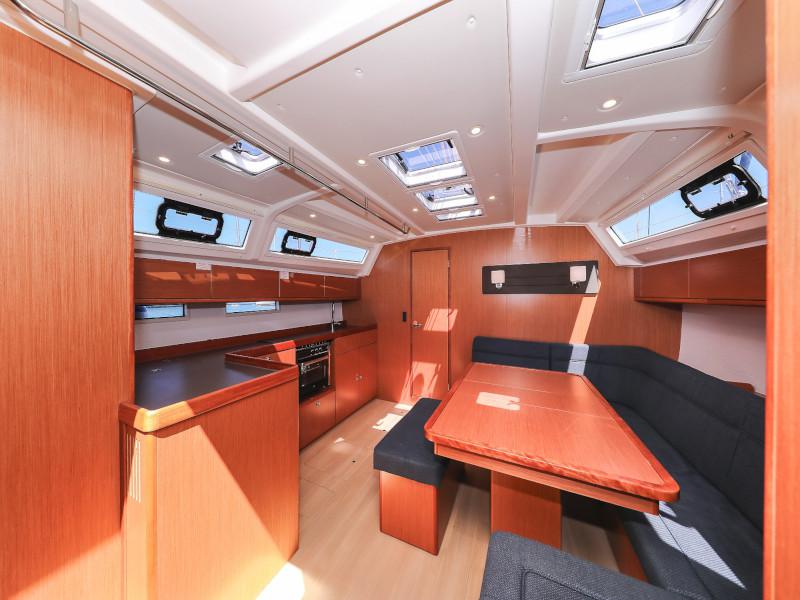 Book yachts online - sailboat - Bavaria Cruiser 46 - Jameson II - rent