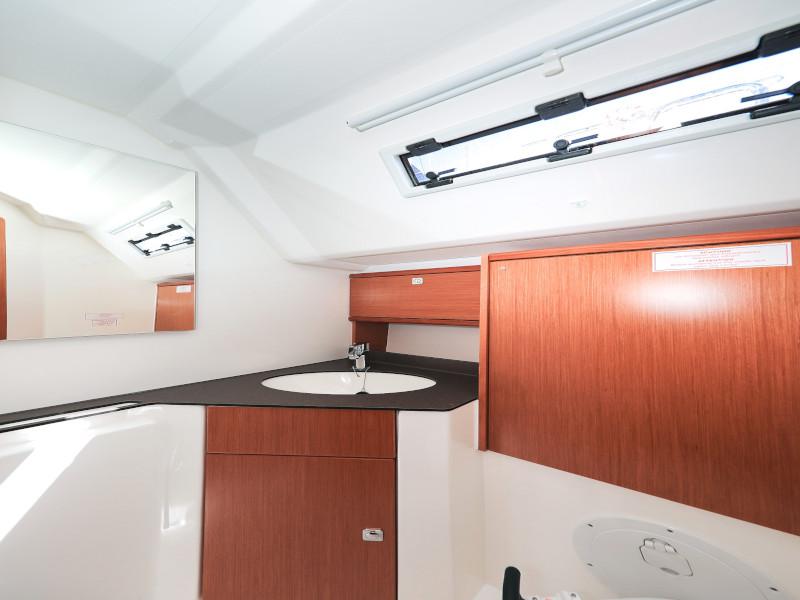 Book yachts online - sailboat - Bavaria Cruiser 46 - Jameson II - rent