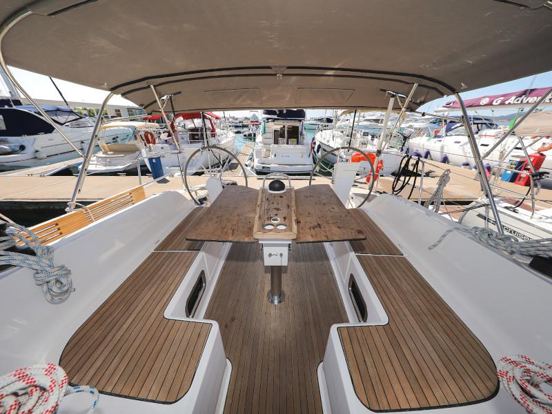 Book yachts online - sailboat - Bavaria Cruiser 46 - Jameson II - rent