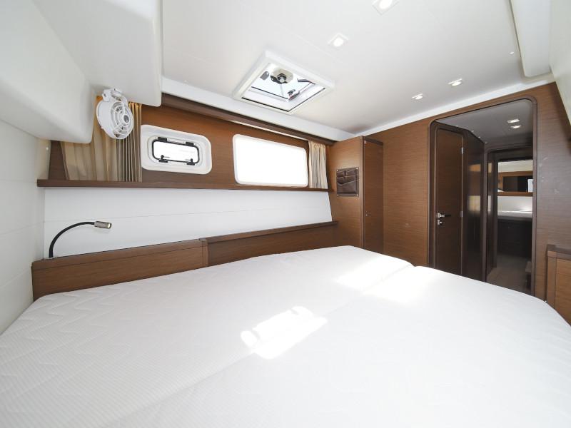 Book yachts online - catamaran - Lagoon 450  Flybridge - LLYN - rent