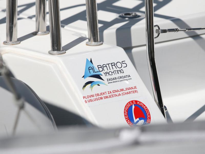 Book yachts online - catamaran - Lagoon 450  Flybridge - LLYN - rent