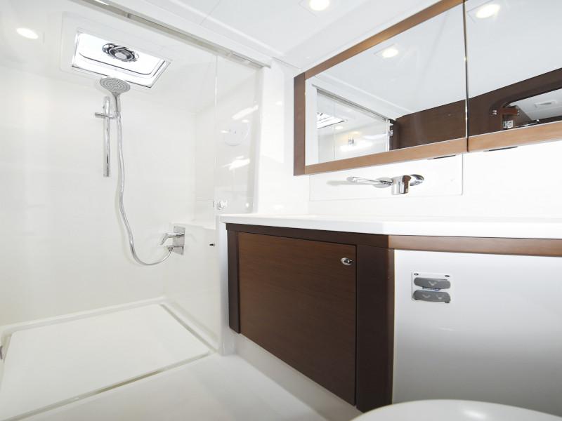 Book yachts online - catamaran - Lagoon 450  Flybridge - LLYN - rent