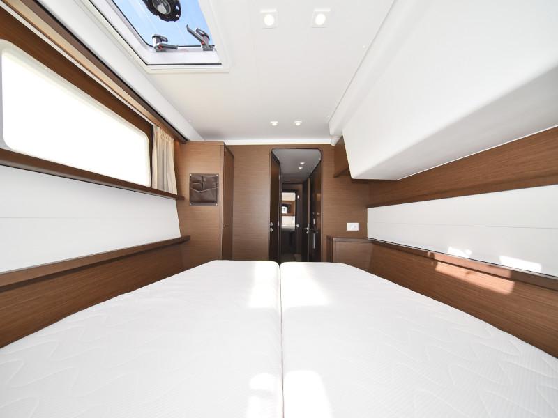 Book yachts online - catamaran - Lagoon 450  Flybridge - LLYN - rent