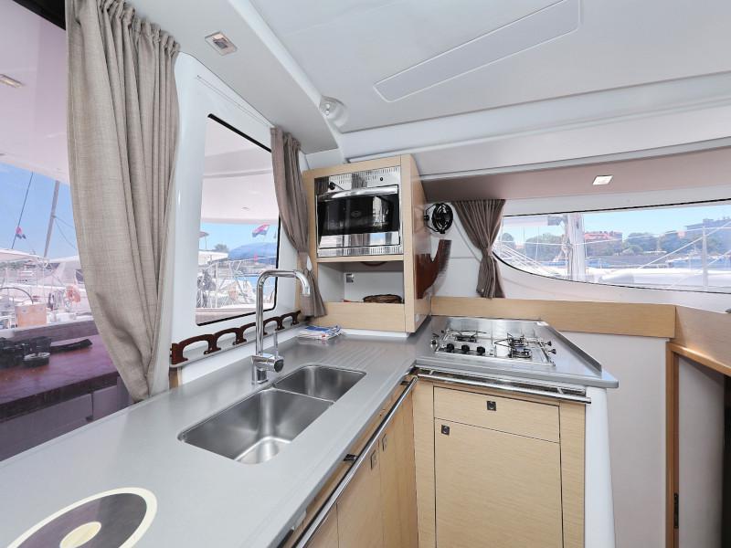 Book yachts online - catamaran - Lipari 41 - LUBI - rent