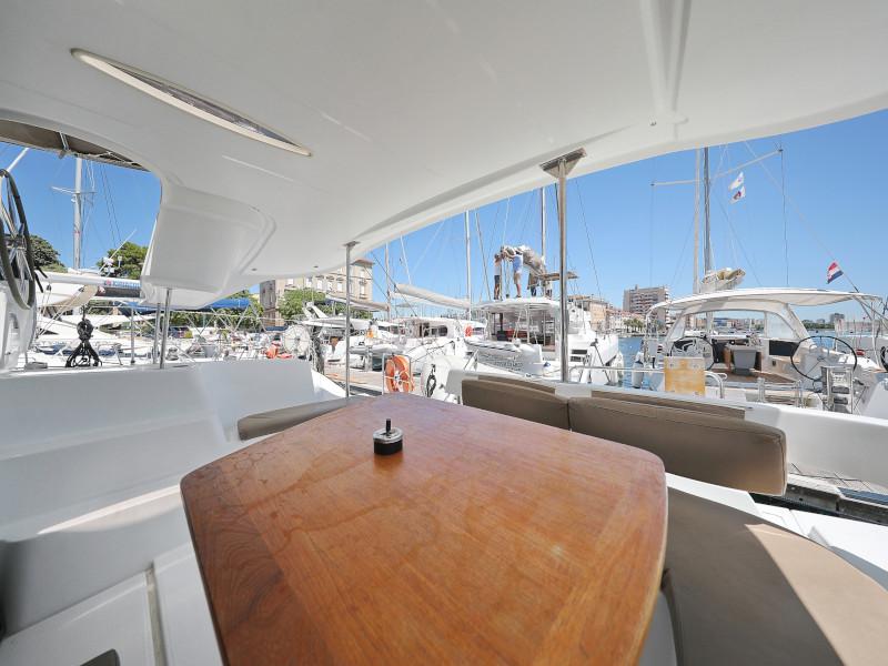 Book yachts online - catamaran - Lipari 41 - LUBI - rent