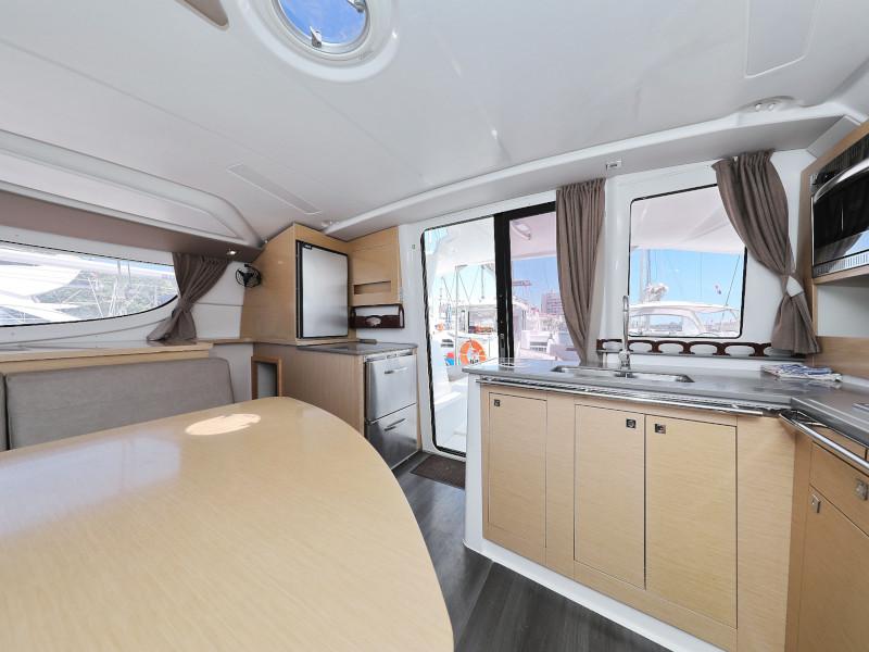 Book yachts online - catamaran - Lipari 41 - LUBI - rent