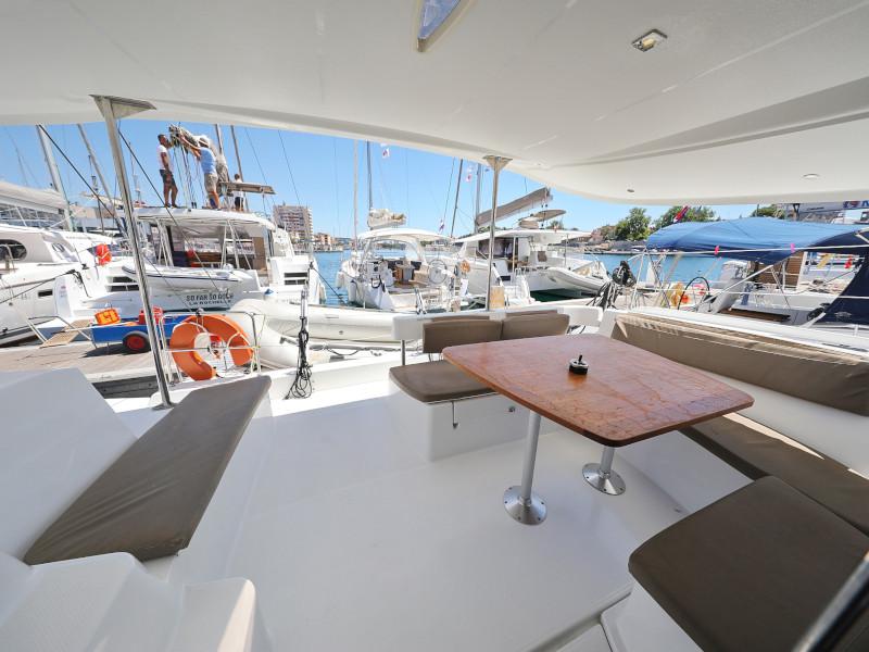 Book yachts online - catamaran - Lipari 41 - LUBI - rent