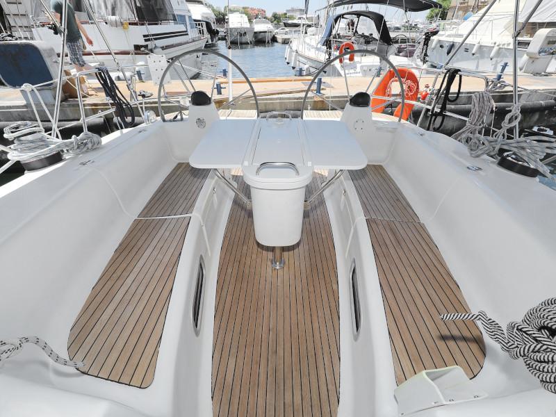Book yachts online - sailboat - Bavaria 44 - O LA LA  - rent