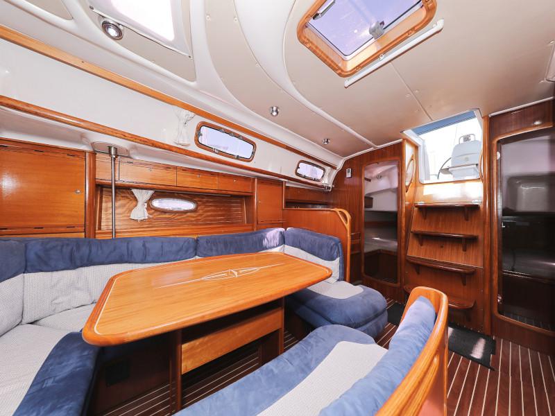 Book yachts online - sailboat - Bavaria 39 Cruiser - Windy - rent