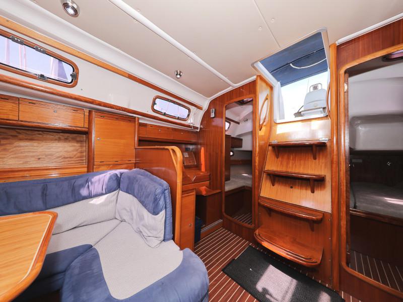 Book yachts online - sailboat - Bavaria 39 Cruiser - Windy - rent