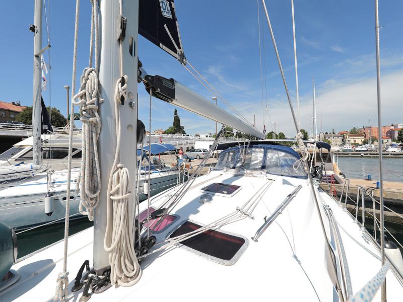 Book yachts online - sailboat - Bavaria 39 Cruiser - Windy - rent