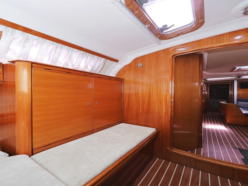 Book yachts online - sailboat - Bavaria 39 Cruiser - Windy - rent
