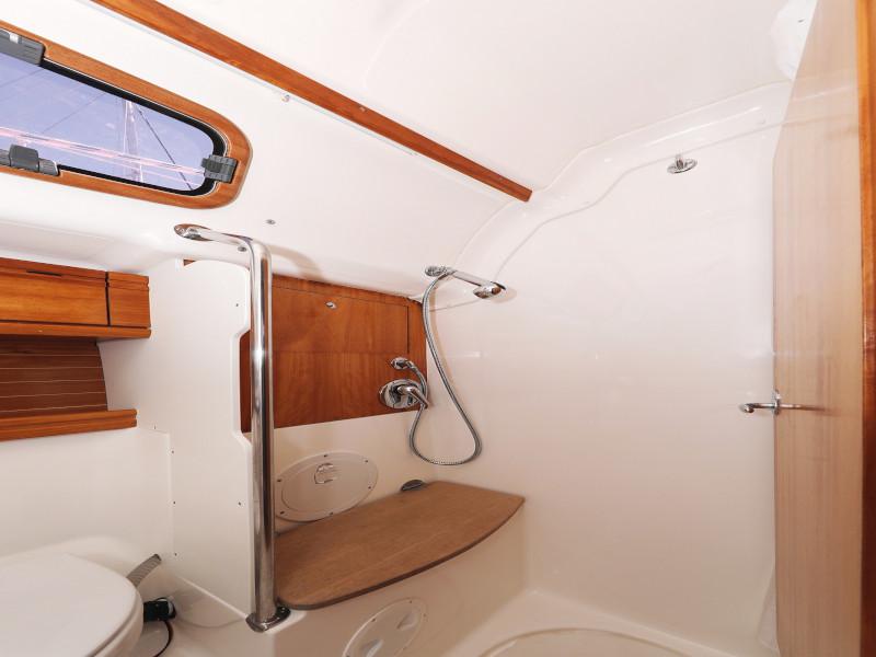 Book yachts online - sailboat - Bavaria 39 Cruiser - Windy - rent