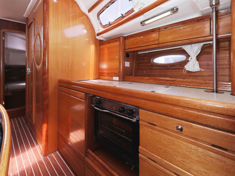 Book yachts online - sailboat - Bavaria 39 Cruiser - Windy - rent