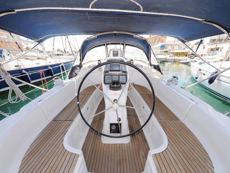Book yachts online - sailboat - Bavaria 39 Cruiser - Windy - rent