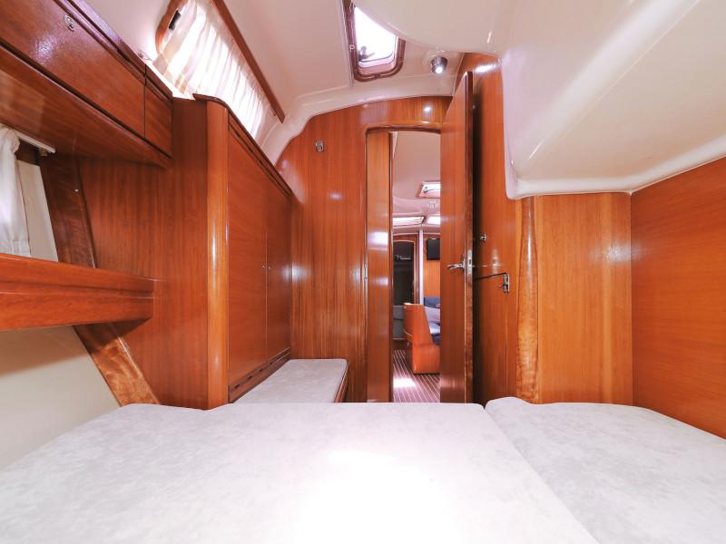 Book yachts online - sailboat - Bavaria 39 Cruiser - Windy - rent