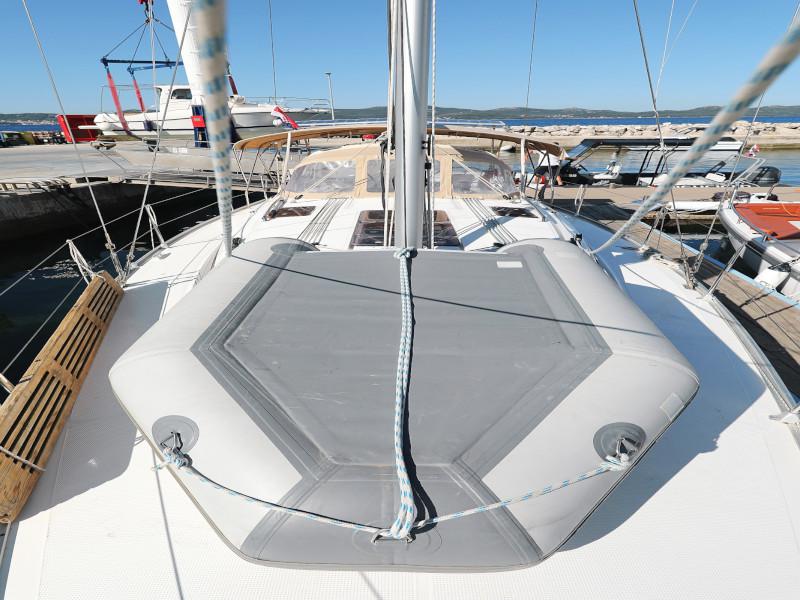 Book yachts online - sailboat - Bavaria Cruiser 37 - Lupe - rent