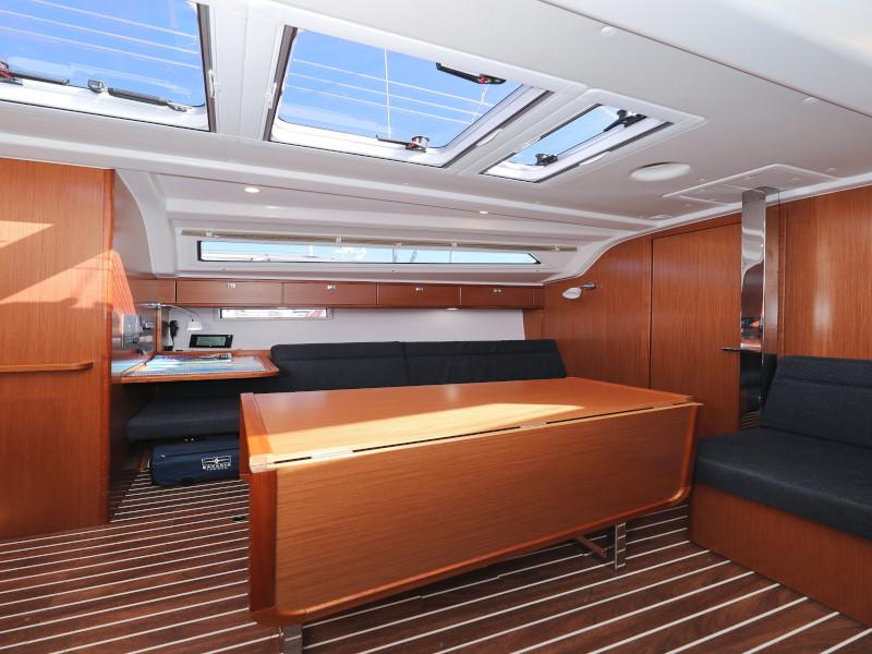 Book yachts online - sailboat - Bavaria Cruiser 37 - Lupe - rent