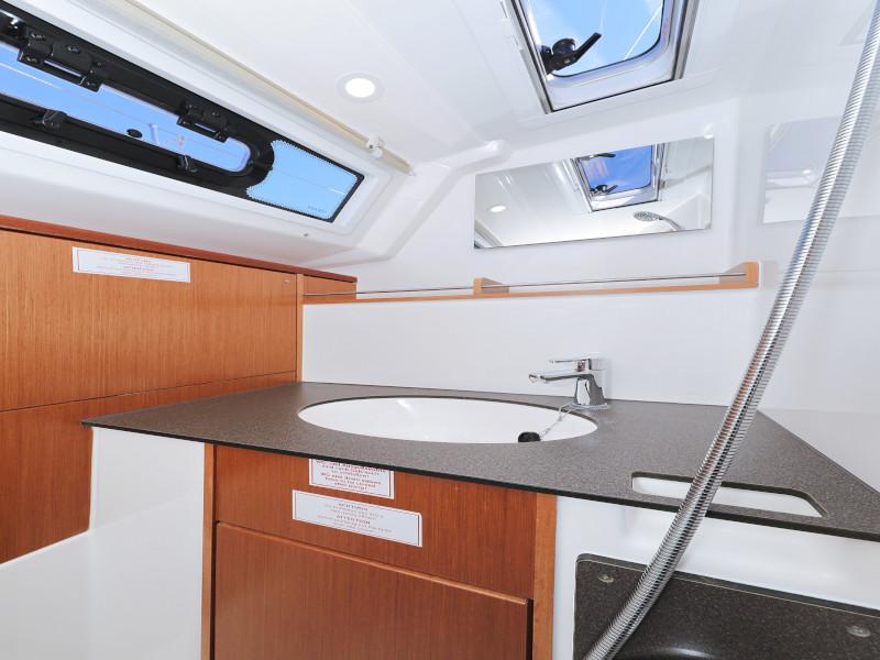 Book yachts online - sailboat - Bavaria Cruiser 37 - Lupe - rent