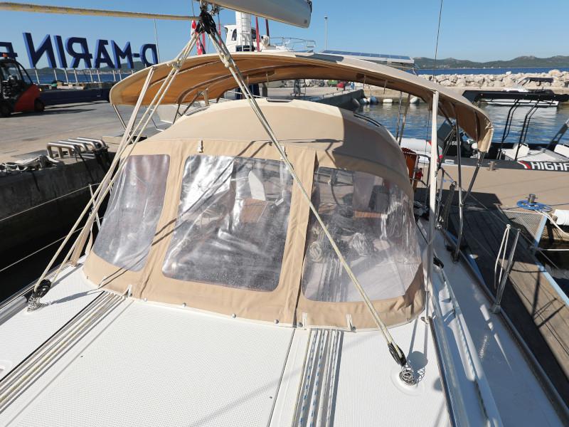 Book yachts online - sailboat - Bavaria Cruiser 37 - Lupe - rent