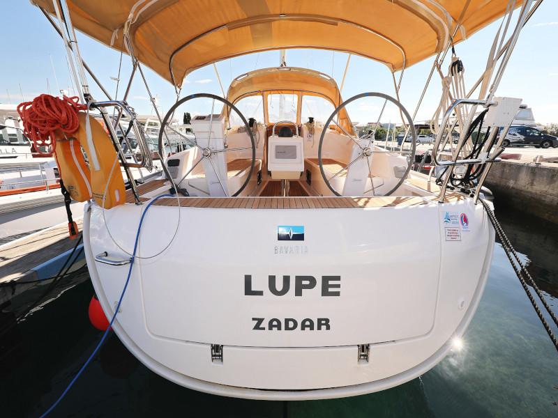Book yachts online - sailboat - Bavaria Cruiser 37 - Lupe - rent