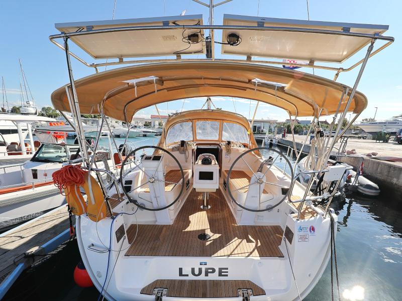 Book yachts online - sailboat - Bavaria Cruiser 37 - Lupe - rent