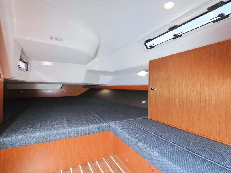 Book yachts online - sailboat - Bavaria Cruiser 37 - Lupe - rent