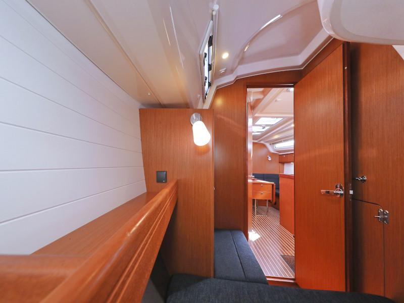 Book yachts online - sailboat - Bavaria Cruiser 37 - Lupe - rent