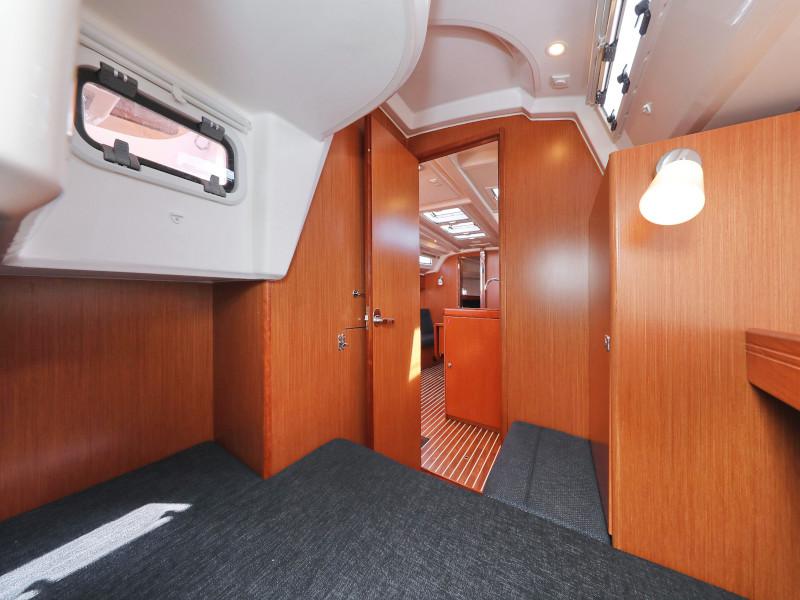 Book yachts online - sailboat - Bavaria Cruiser 37 - Lupe - rent