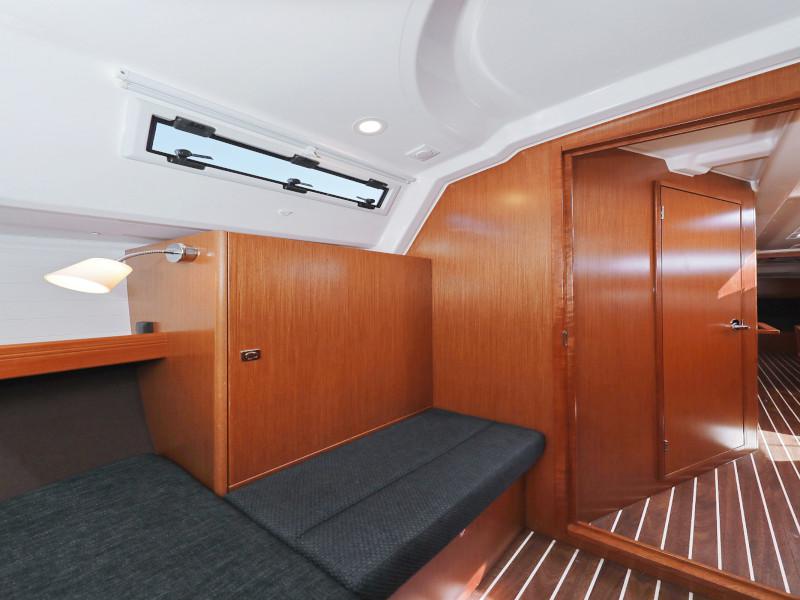 Book yachts online - sailboat - Bavaria Cruiser 37 - Lupe - rent
