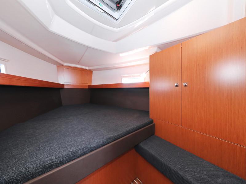 Book yachts online - sailboat - Bavaria Cruiser 37 - Lupe - rent