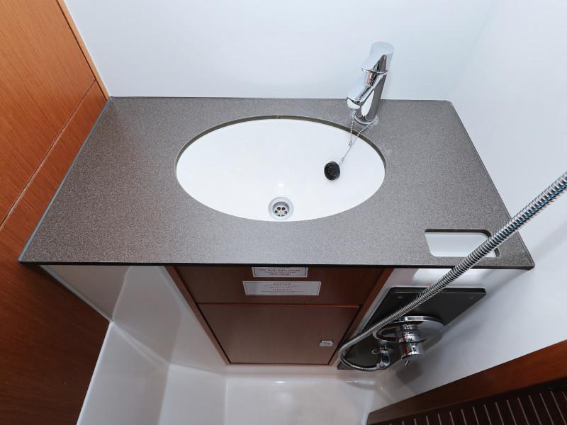 Book yachts online - sailboat - Bavaria Cruiser 37 - Lupe - rent