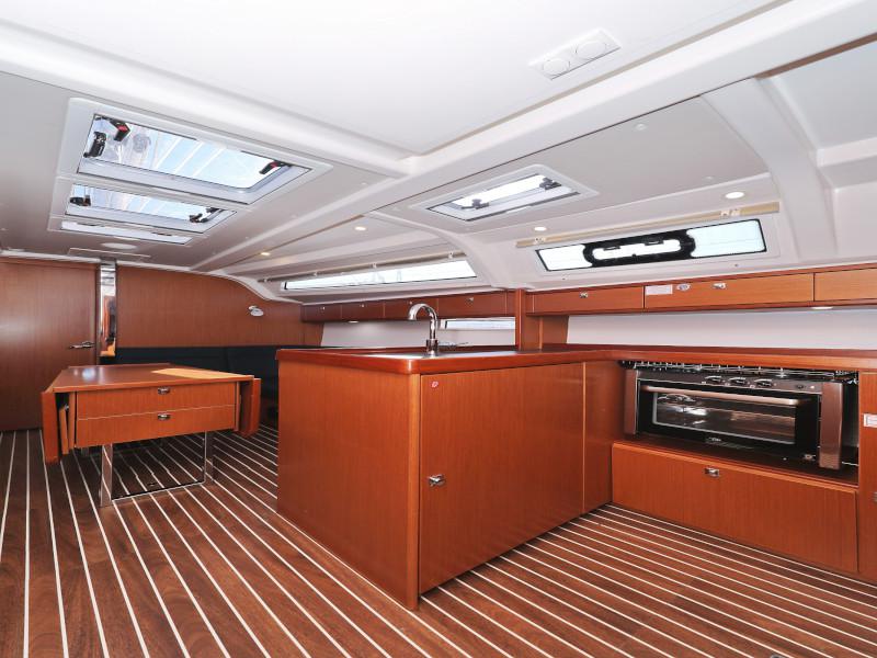 Book yachts online - sailboat - Bavaria Cruiser 37 - Lupe - rent