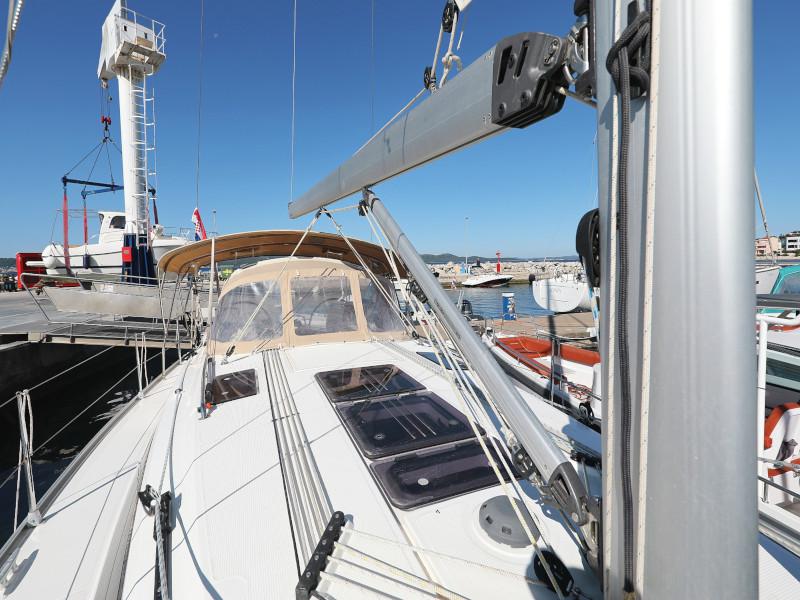 Book yachts online - sailboat - Bavaria Cruiser 37 - Lupe - rent