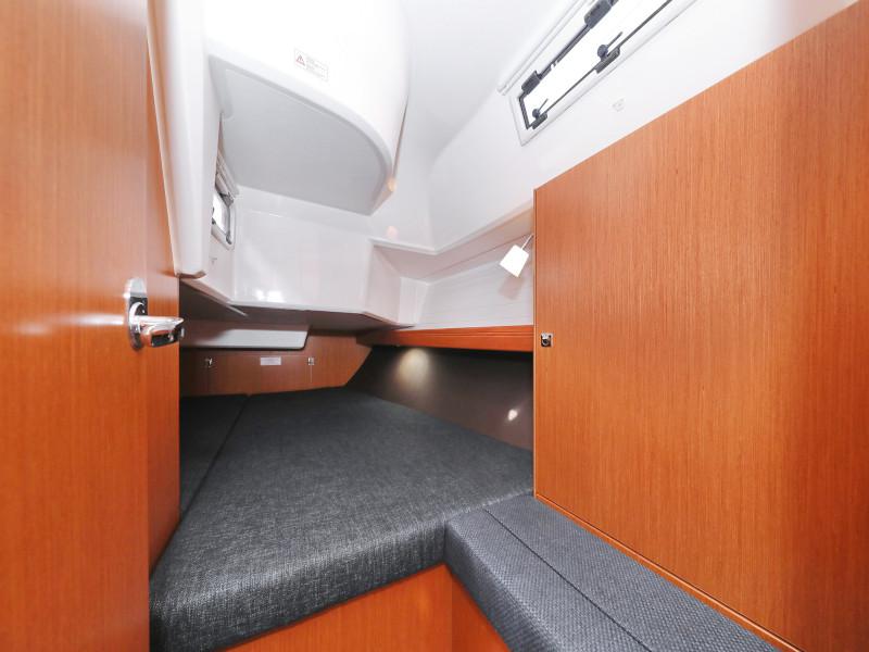 Book yachts online - sailboat - Bavaria Cruiser 37 - Lupe - rent