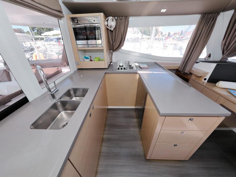 Book yachts online - catamaran - Helia 44 - Jeredam - rent
